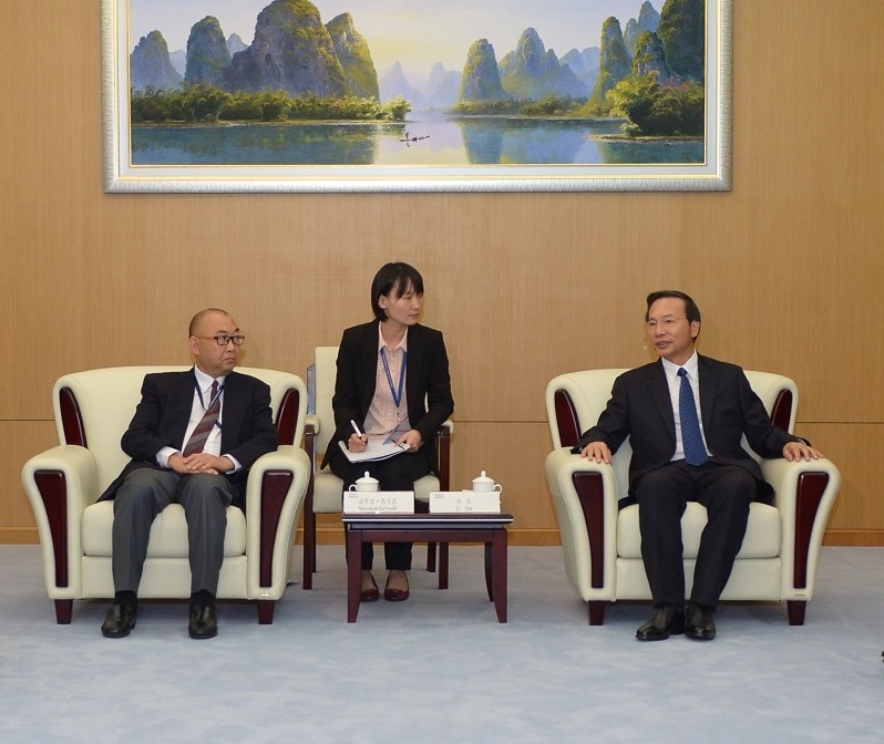 海南省委副书记李军会见了研讨会中外嘉宾