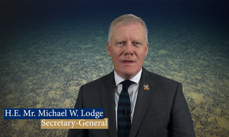 国际海底管理局秘书长迈克尔·洛奇发表视频演讲