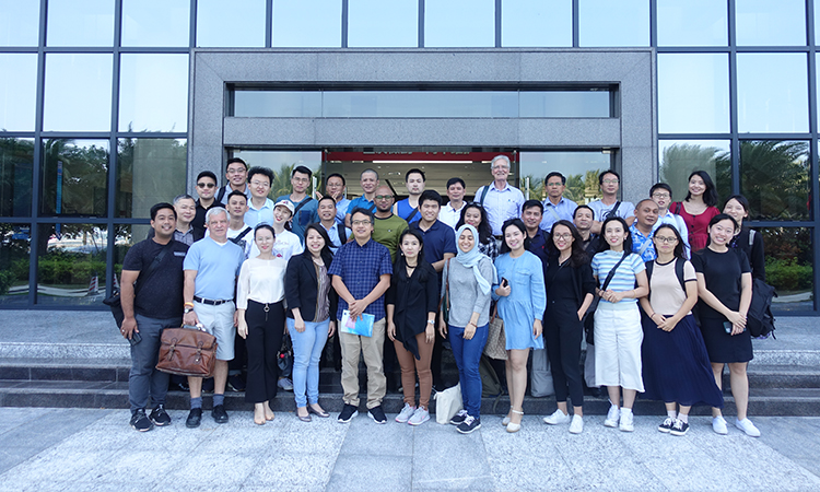 部分授课老师及学员参观中国科学院深海科学与工程研究所