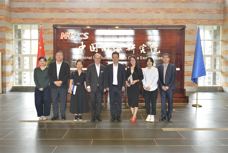 比利时中国经贸委员会主席贝尔纳·德威特一行来访我院