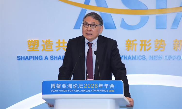 香港中文大学（深圳）公共政策学院院长、广州粤港澳大湾区研究院理事长郑永年发表主旨演讲